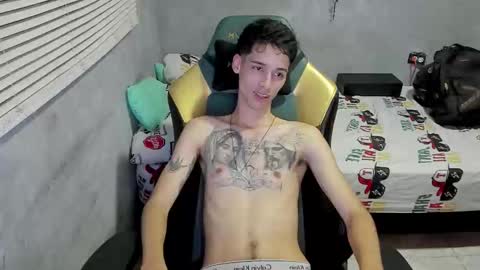 Snapshot of gendo_05 chatting on December 17, 2025, 11:33 pm GENDO online show from December 17, 2025, 11:33 pm