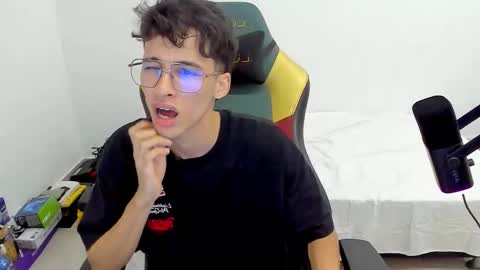 Snapshot of gendo_05 chatting on February 15, 2026, 12:07 am GENDO online show from February 15, 2026, 12:07 am