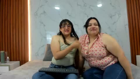 genesis_y_moon online show from May 31, 2026, 2:35 pm