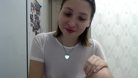 genev__ievee online show from November 18, 2025, 5:28 pm