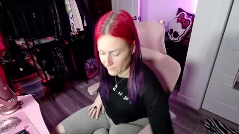 Snapshot of gennyrock chatting on November 11, 2025, 1:49 am Genny Rock and online show from November 11, 2025, 1:49 am