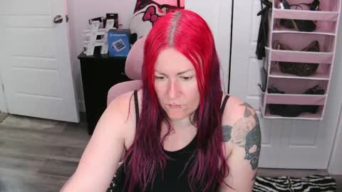 Snapshot of gennyrock chatting on June 5, 2026, 11:38 am Genny Rock and online show from June 5, 2026, 11:38 am