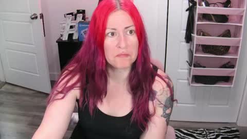 Snapshot of gennyrock chatting on June 8, 2026, 1:22 pm Genny Rock and online show from June 8, 2026, 1:22 pm