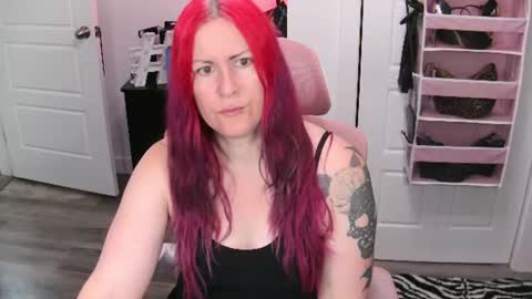 Snapshot of gennyrock chatting on June 12, 2026, 1:43 pm Genny Rock and online show from June 12, 2026, 1:43 pm