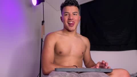 Snapshot of george_cams1 chatting on January 17, 2025, 1:47 am Jorge online show from January 17, 2025, 1:47 am