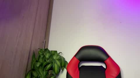 Snapshot of george_cams1 chatting on January 23, 2025, 9:39 pm Jorge online show from January 23, 2025, 9:39 pm