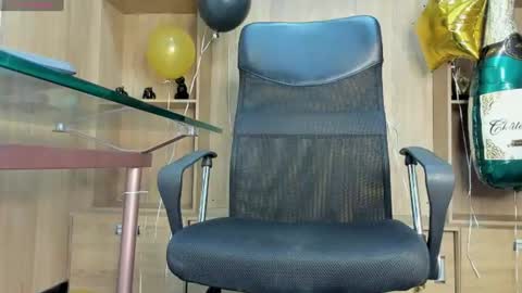 Snapshot of george_diesell_ chatting on July 14, 2026, 5:01 am George online show from July 14, 2026, 5:01 am