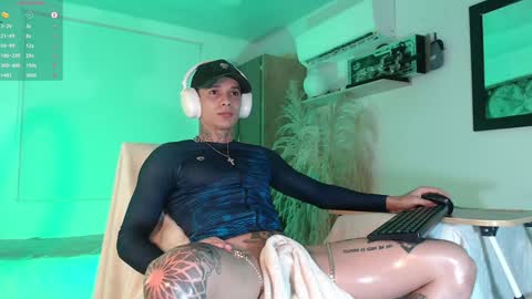 independent model online show from December 1, 2024, 11:47 pm