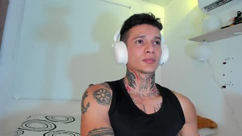 independent model online show from December 31, 2024, 6:48 am