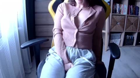 Melissa online show from November 19, 2025, 1:00 pm