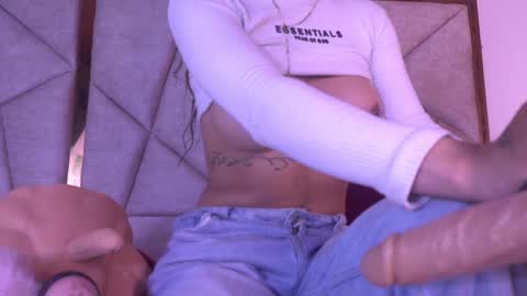 geraldinesuaan online show from February 28, 2025, 1:25 pm