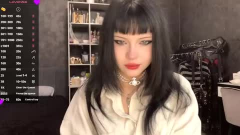 EmelyWoodes online show from June 1, 2026, 6:37 am