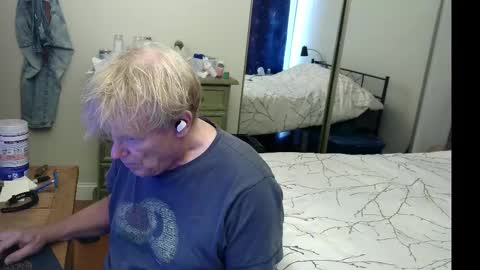 Snapshot of gethyn chatting on October 4, 2025, 7:01 pm Gethyn online show from October 4, 2025, 7:01 pm