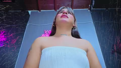 Snapshot of gewn2004 chatting on December 17, 2025, 10:54 am gewn2004 online show from December 17, 2025, 10:54 am