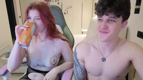 Ester and Ri online show from May 31, 2026, 9:49 pm