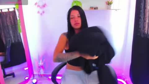 giaaaa   online show from January 7, 2026, 2:08 pm