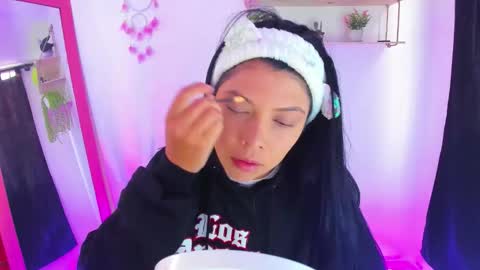 giaaaa   online show from March 4, 2026, 8:37 pm