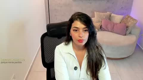 Snapshot of gia_watsonn chatting on August 3, 2026, 6:33 pm Gia online show from August 3, 2026, 6:33 pm