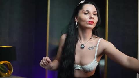  Gia  online show from December 17, 2025, 9:21 pm