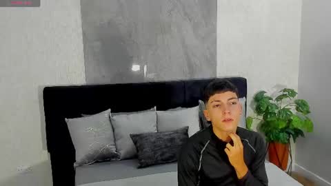 Snapshot of gian_rossii chatting on July 11, 2026, 8:06 am GIAN online show from July 11, 2026, 8:06 am