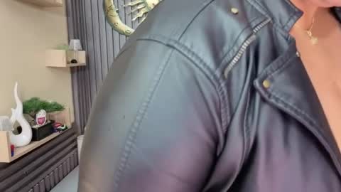 Snapshot of gianellacox chatting on May 8, 2026, 12:10 pm online show from May 8, 2026, 12:10 pm
