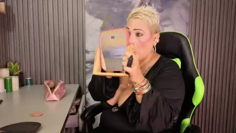 Snapshot of gianellacox chatting on June 27, 2026, 12:22 pm online show from June 27, 2026, 12:22 pm