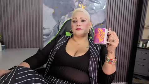 Snapshot of gianellacox chatting on July 16, 2026, 12:11 pm online show from July 16, 2026, 12:11 pm