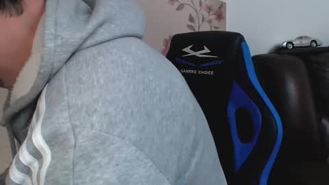 Snapshot of gianni_lion chatting on February 4, 2026, 10:32 am Gianni online show from February 4, 2026, 10:32 am