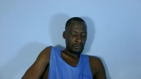 Snapshot of giant_couple chatting on June 2, 2026, 3:19 am giant_couple online show from June 2, 2026, 3:19 am