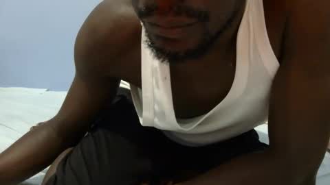 Snapshot of giant_couple chatting on June 10, 2026, 2:12 am giant_couple online show from June 10, 2026, 2:12 am