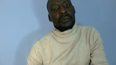 Snapshot of giant_couple chatting on June 15, 2026, 6:59 am giant_couple online show from June 15, 2026, 6:59 am