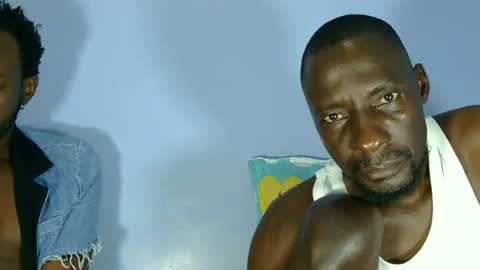 Snapshot of giant_couple chatting on June 23, 2026, 5:16 am giant_couple online show from June 23, 2026, 5:16 am