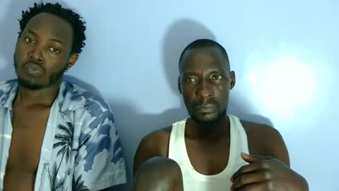 Snapshot of giant_couple chatting on June 25, 2026, 4:34 am giant_couple online show from June 25, 2026, 4:34 am