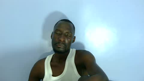 Snapshot of giant_couple chatting on June 27, 2026, 6:35 pm giant_couple online show from June 27, 2026, 6:35 pm