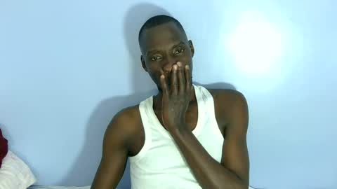 Snapshot of giant_couple chatting on June 29, 2026, 12:16 pm giant_couple online show from June 29, 2026, 12:16 pm