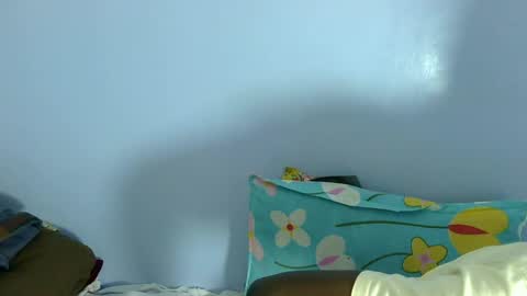 Snapshot of giant_couple chatting on July 1, 2026, 10:17 am giant_couple online show from July 1, 2026, 10:17 am