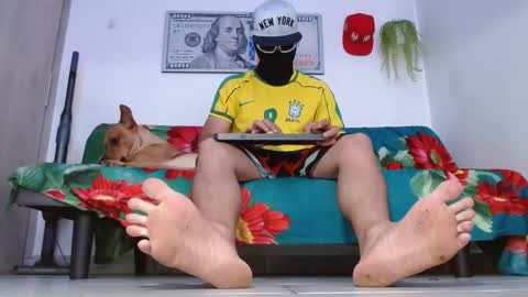 Snapshot of giant_feet chatting on May 10, 2026, 6:13 pm BOSS online show from May 10, 2026, 6:13 pm