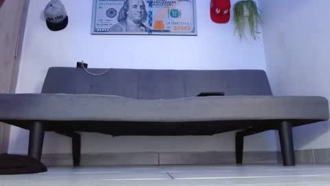 Snapshot of giant_feet chatting on May 11, 2026, 3:51 pm BOSS online show from May 11, 2026, 3:51 pm