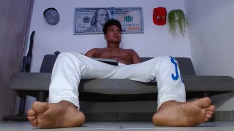 Snapshot of giant_feet chatting on May 12, 2026, 11:24 pm BOSS online show from May 12, 2026, 11:24 pm