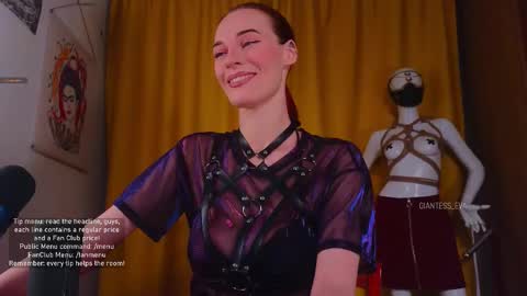 Snapshot of giantess_eva chatting on November 15, 2025, 5:31 pm Eva online show from November 15, 2025, 5:31 pm