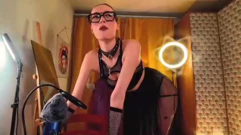 Snapshot of giantess_eva chatting on July 10, 2026, 6:21 pm Eva online show from July 10, 2026, 6:21 pm