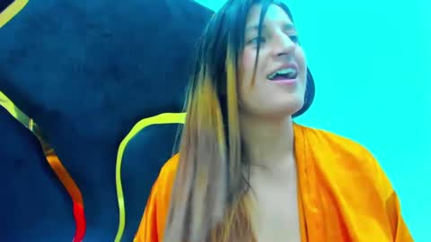 GiaRoussel online show from February 26, 2025, 8:00 pm