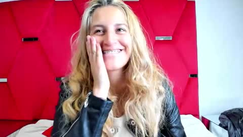 GiaRoussel online show from February 2, 2026, 7:45 pm