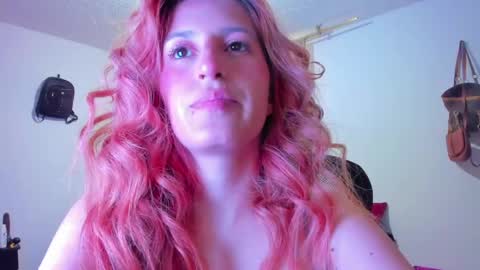Snapshot of giaroussel chatting on June 8, 2026, 7:58 pm GiaRoussel online show from June 8, 2026, 7:58 pm