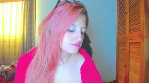 Snapshot of giaroussel chatting on June 19, 2026, 2:21 pm GiaRoussel online show from June 19, 2026, 2:21 pm
