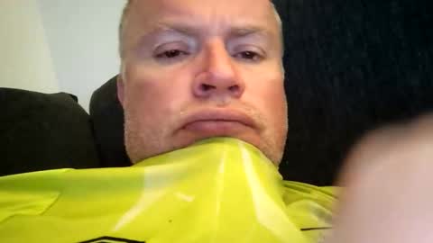 giddyup2222222 online show from April 27, 2026, 9:46 pm