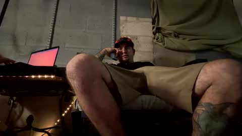 gifteditalian90 online show from March 18, 2026, 2:37 am