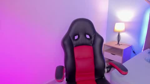 gigi_burns online show from November 30, 2025, 1:15 pm