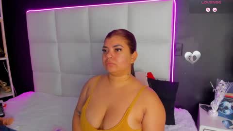 Snapshot of gigi_duran chatting on May 8, 2026, 12:21 pm Gigi online show from May 8, 2026, 12:21 pm
