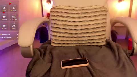 GIGI online show from October 1, 2025, 1:00 am